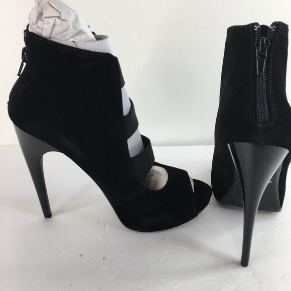 Elegant Black Peep-Toe Heels - Picture 4 of 7